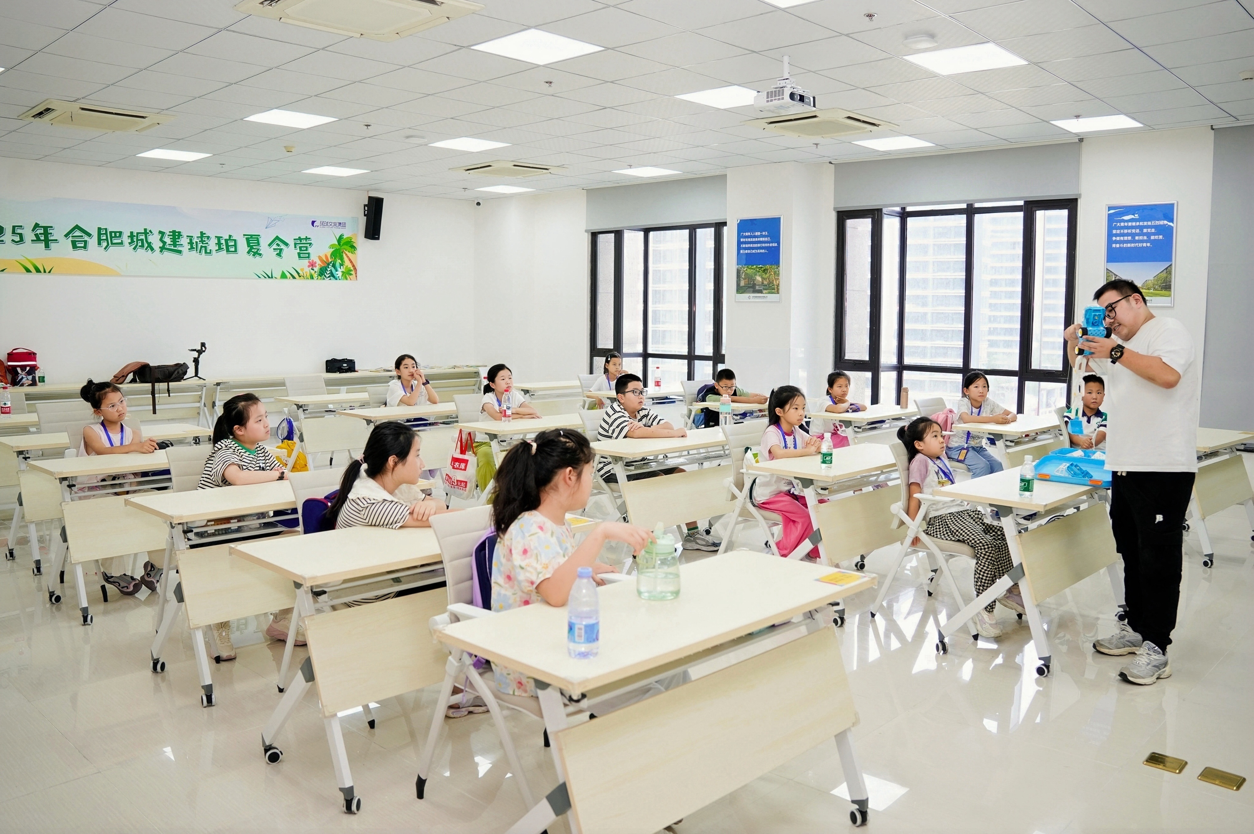 “琥珀夏令营”拉近企业与职工家庭的距离